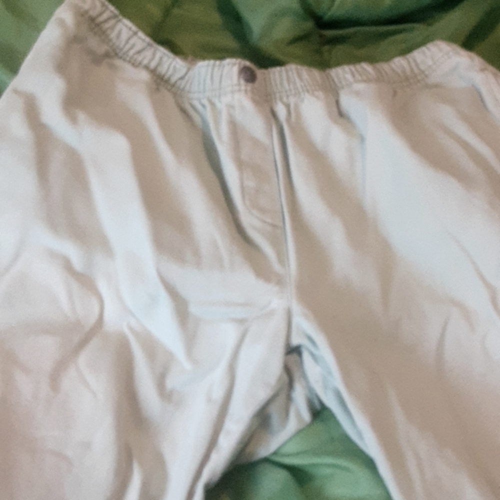 Women's Bermuda elastic waist shorts size 20